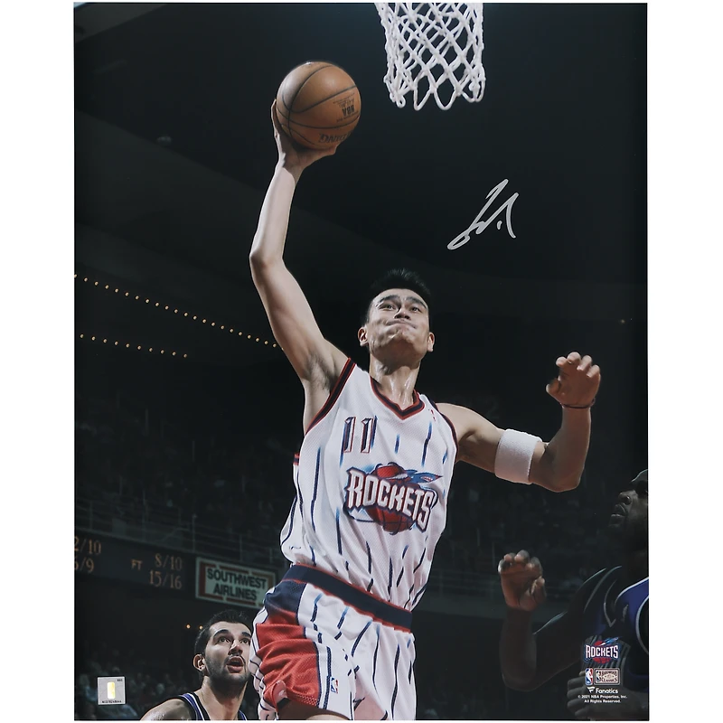 Photographie autographiée de Yao Ming des Houston Rockets 16" x 20" du Dunk contre les Sacramento Kings