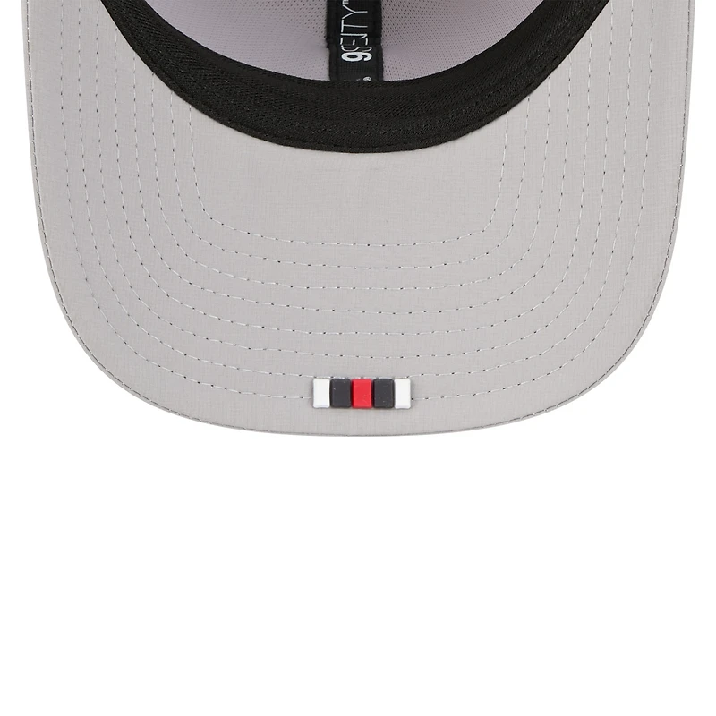 Casquette camionneur ajustable 9SEVENTY grise New Era pour homme, Houston Texans 2025 Sideline