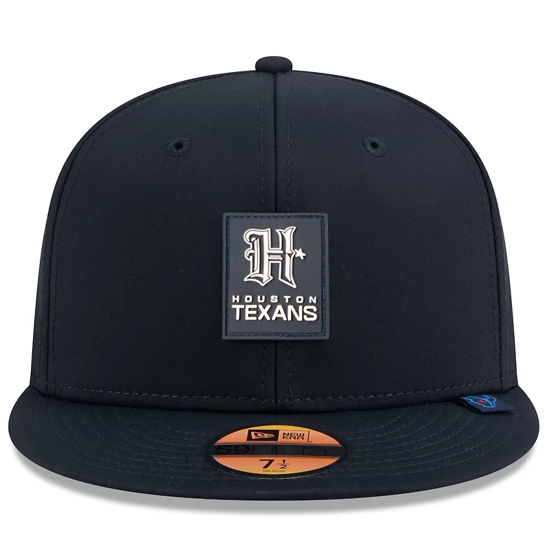 Casquette ajustée New Era 59FIFTY bleu marine Houston Texans 2025 Sideline H-Town pour homme