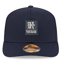 Casquette ajustable New Era bleu marine Houston Texans 2025 Sideline H-Town 9SEVENTY Trucker pour homme
