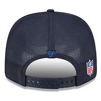 Casquette ajustable New Era bleu marine Houston Texans 2025 Sideline H-Town 9SEVENTY Trucker pour homme