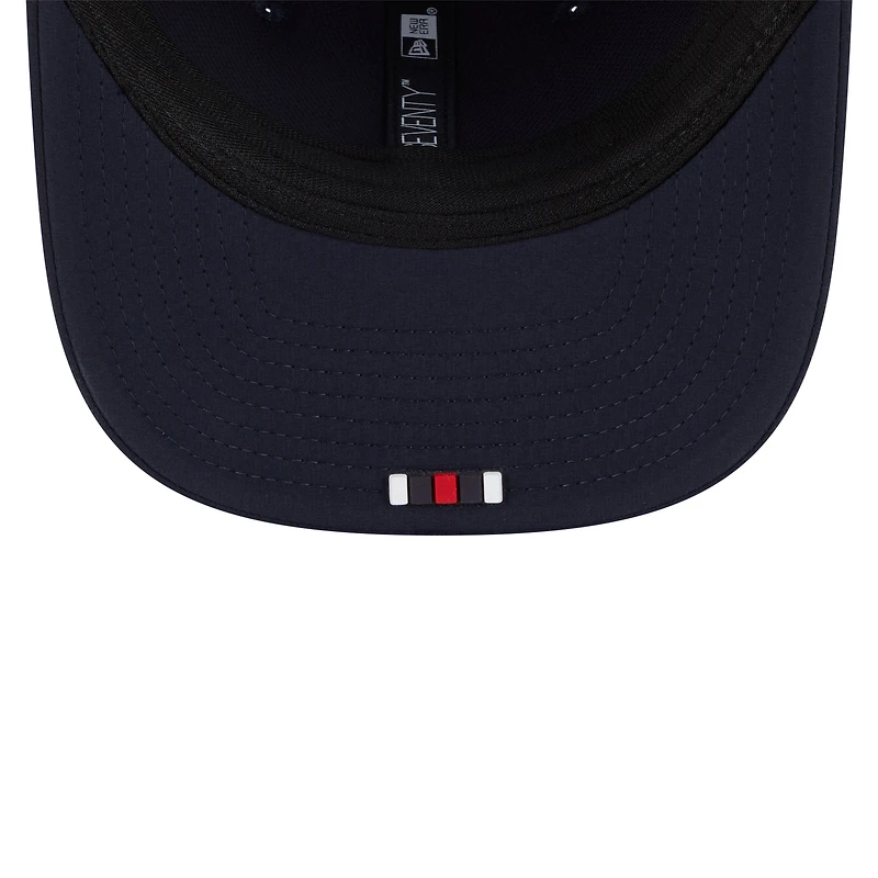 Casquette ajustable New Era bleu marine Houston Texans 2025 Sideline H-Town 9SEVENTY Trucker pour homme