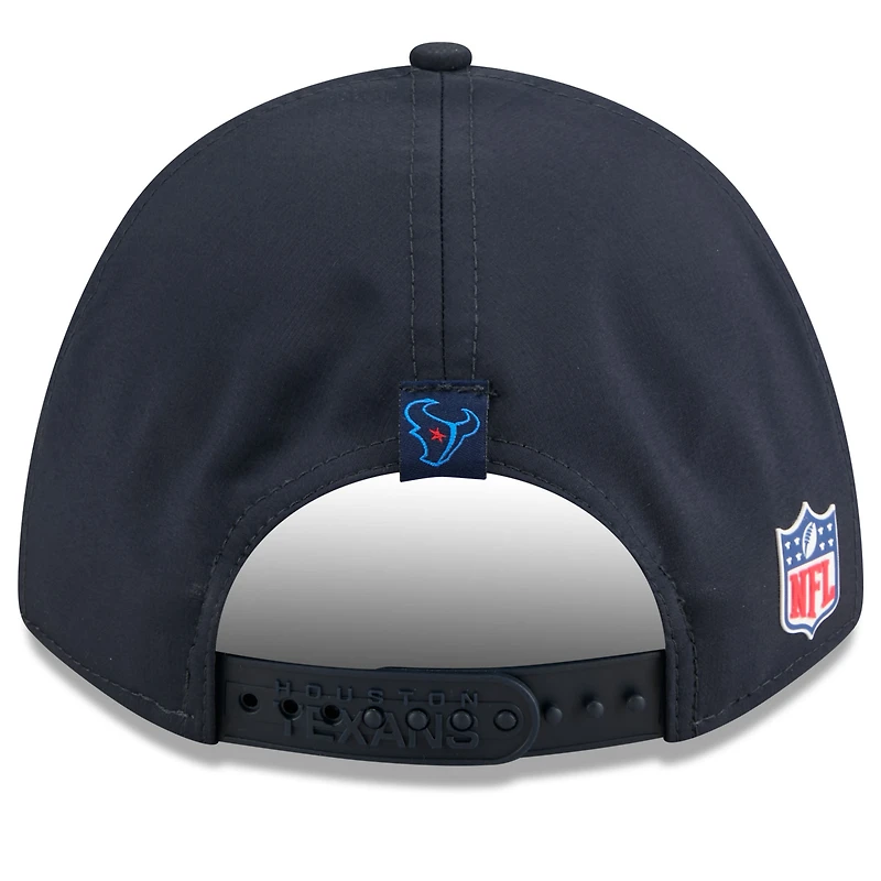 Casquette ajustable New Era 9FORTY bleu marine Houston Texans 2025 Sideline H-Town M-Crown pour homme