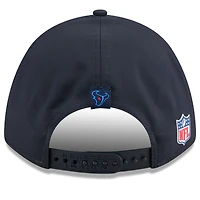 Casquette ajustable New Era 9FORTY bleu marine Houston Texans 2025 Sideline H-Town M-Crown pour homme