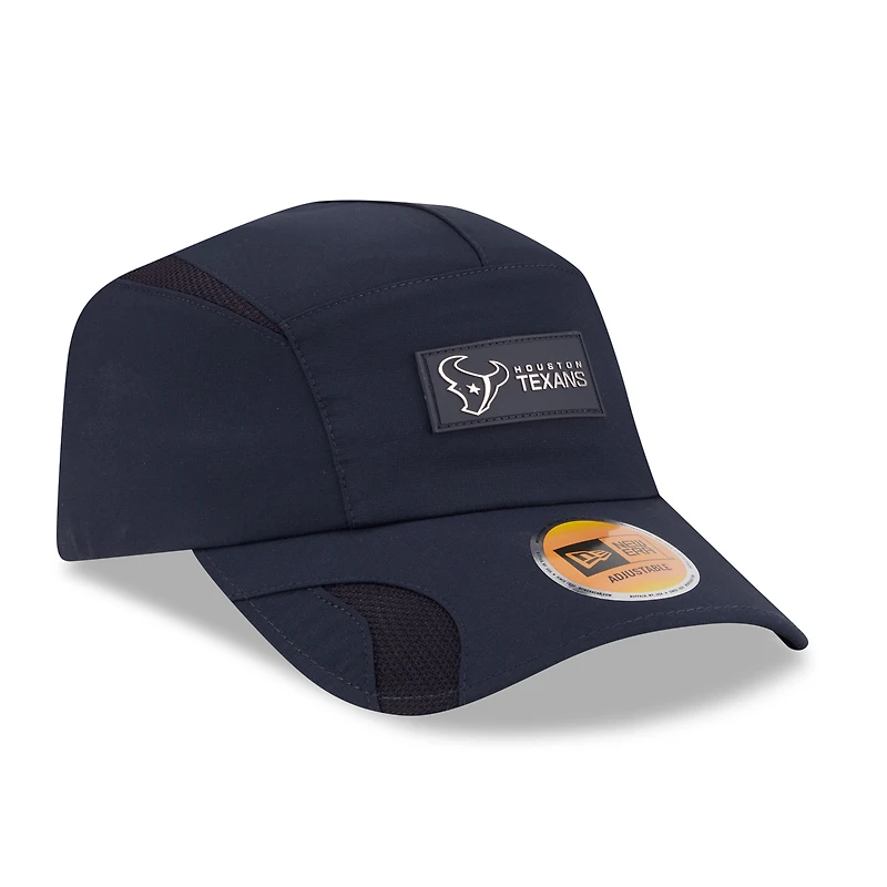 Casquette ajustable New Era bleu marine Houston Texans 2025 Sideline Runner pour homme