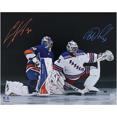 Photographie autographiée de 16" x 20" d'Igor Shesterkin des Rangers de New York et d'Ilya Sorokin des Islanders de New York sur un genou