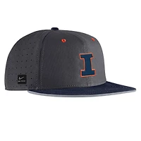 Casquette de baseball Nike anthracite Illinois Fighting Illini 2025 On-Field True Performance pour homme