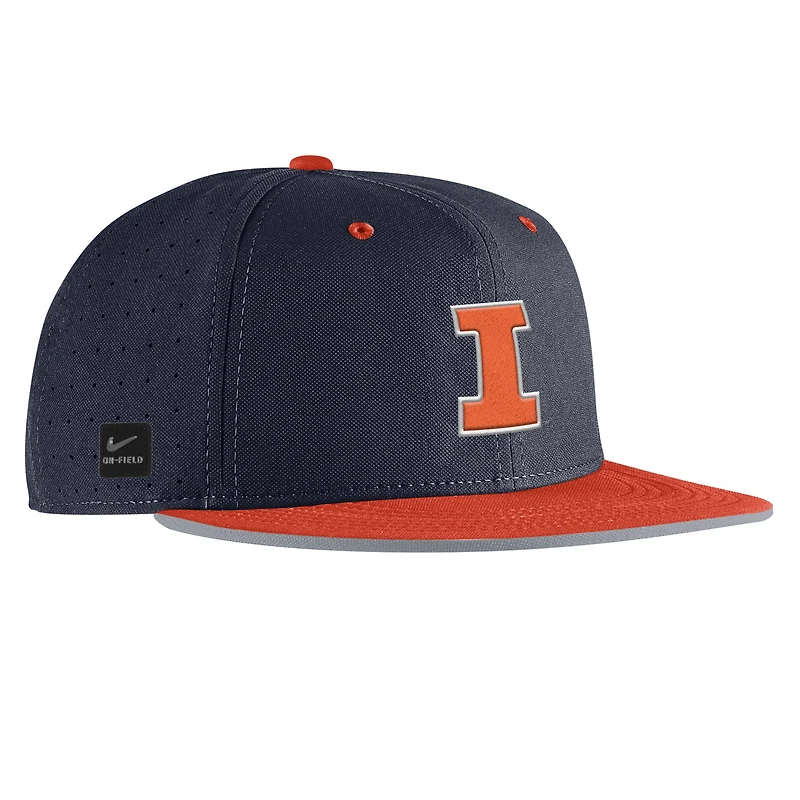 Casquette de baseball Nike True Performance bleu marine Illinois Fighting Illini 2025 pour homme