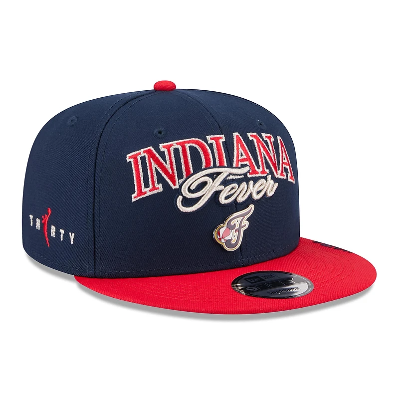 Casquette unisexe New Era bleu marine/rouge Indiana Fever WNBA Tip-Off 2026 avec badge métallique et monture en A (modèle 9FIFTY Snapback)