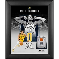 Collage encadré 11" x 14" avec la signature fac-similé de Tyrese Haliburton (Indiana Pacers) et un morceau de ballon de basket utilisé en match - Édition limitée à 250 exemplaires