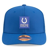 Casquette ajustable New Era Royal Indianapolis Colts 2025 Sideline 9SEVENTY Trucker pour homme