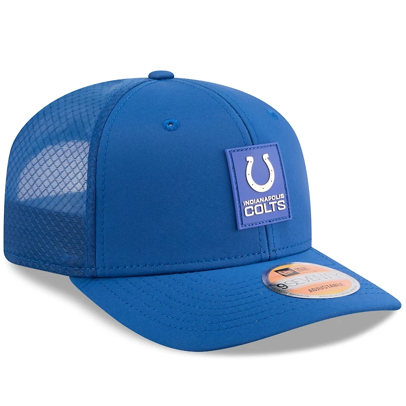 Casquette ajustable New Era Royal Indianapolis Colts 2025 Sideline 9SEVENTY Trucker pour homme