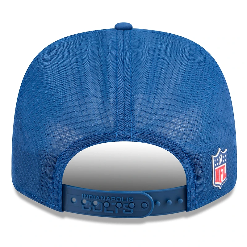 Casquette ajustable New Era Royal Indianapolis Colts 2025 Sideline 9SEVENTY Trucker pour homme