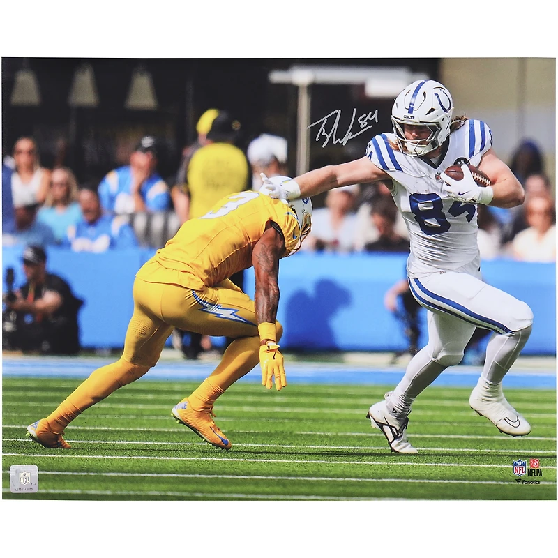 Photo dédicacée de Tyler Warren (Indianapolis Colts) - 40,6 x 50,8 cm (16 x 20 pouces) - Arme raide contre les Los Angeles Chargers