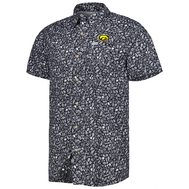 Chemise boutonnée Columbia Iowa Hawkeyes Super Slack Tide Omni-Shade Team noire pour homme