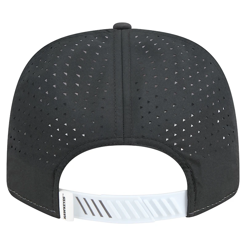 Casquette ajustable New Era 9SEVENTY blanche/noire pour homme, avec patchs perforés, des Iowa Hawkeyes