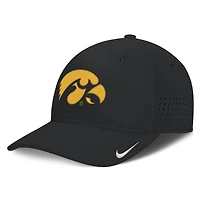 Casquette Nike noire pour homme Iowa Hawkeyes 2026 Sideline Practice AeroBill Swooshflex Dri-FIT