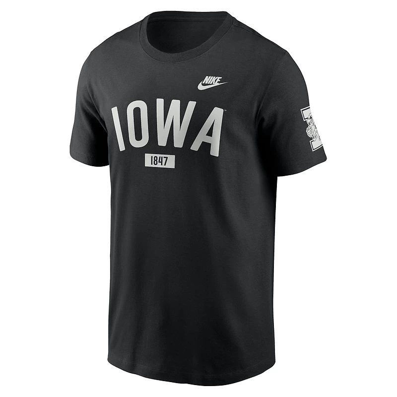 T-shirt Nike noir Iowa Hawkeyes Legacy Arch pour homme