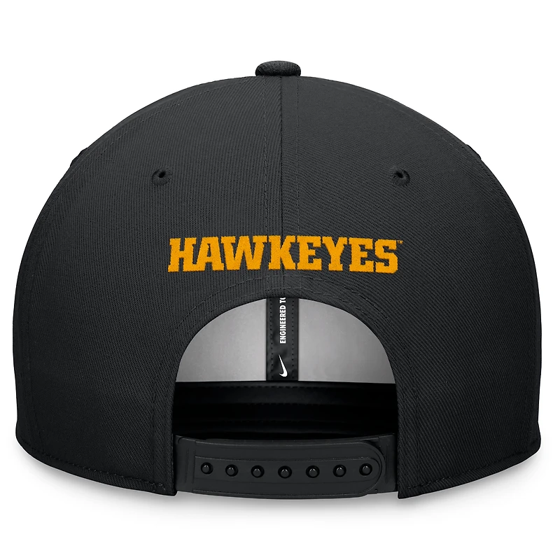 Casquette Nike noire Iowa Hawkeyes On-Field Pro Bill Snapback pour homme