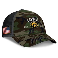 Casquette trucker ajustable Nike Camo Iowa Hawkeyes 2025 pour homme, édition spéciale militaire.