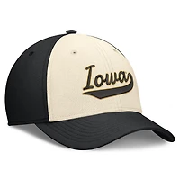 Casquette Nike Iowa Hawkeyes Legacy Swooshflex Dri-FIT pour homme, coloris naturel/noir