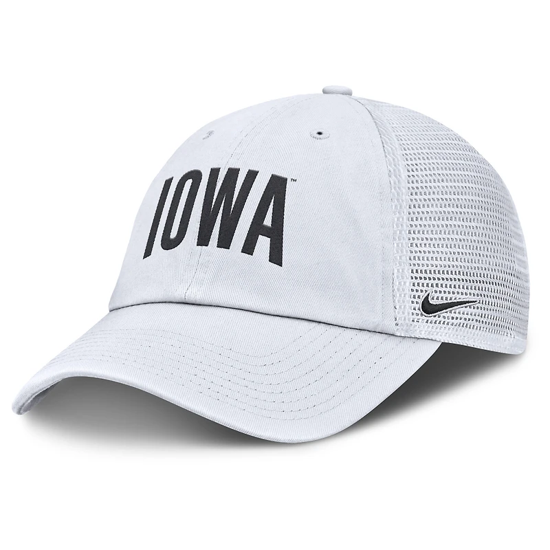 Casquette ajustable Nike blanche Iowa Hawkeyes Club Campus Trucker pour homme
