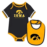 Ensemble body et bavoir pour nouveau-né bébé Colosseum Black Iowa Hawkeyes