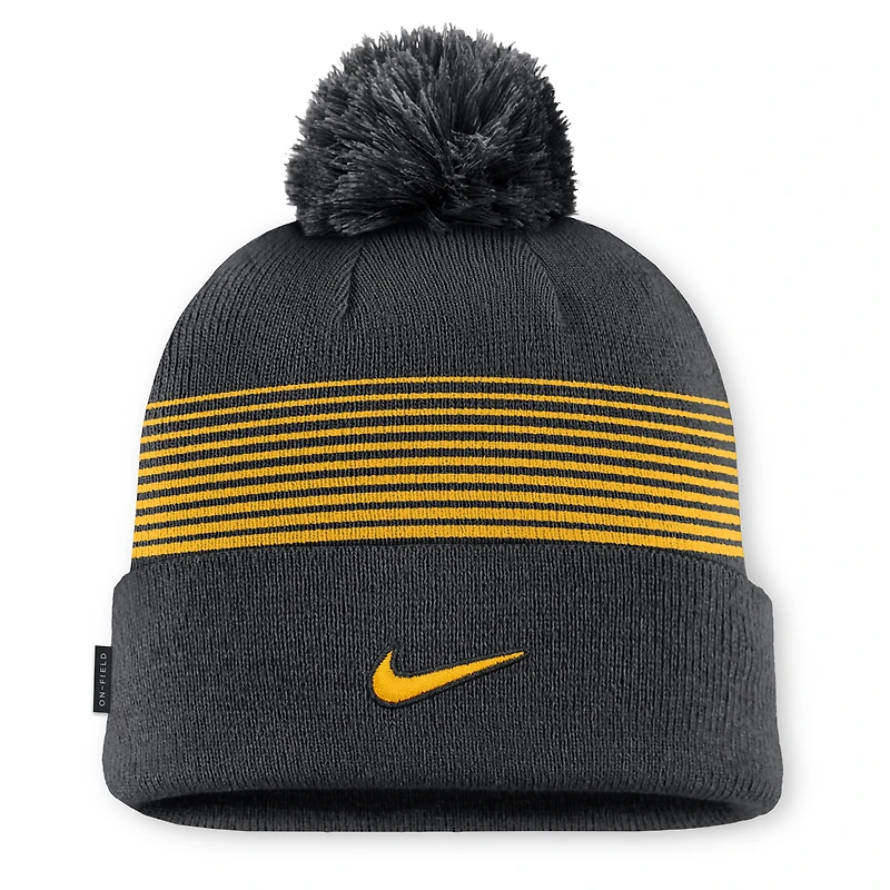 Bonnet unisexe Nike noir Iowa Hawkeyes 2026 On-Field à revers et pompon