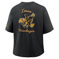 T-shirt Nike noir pour femme Iowa Hawkeyes Legacy Pocket Boxy