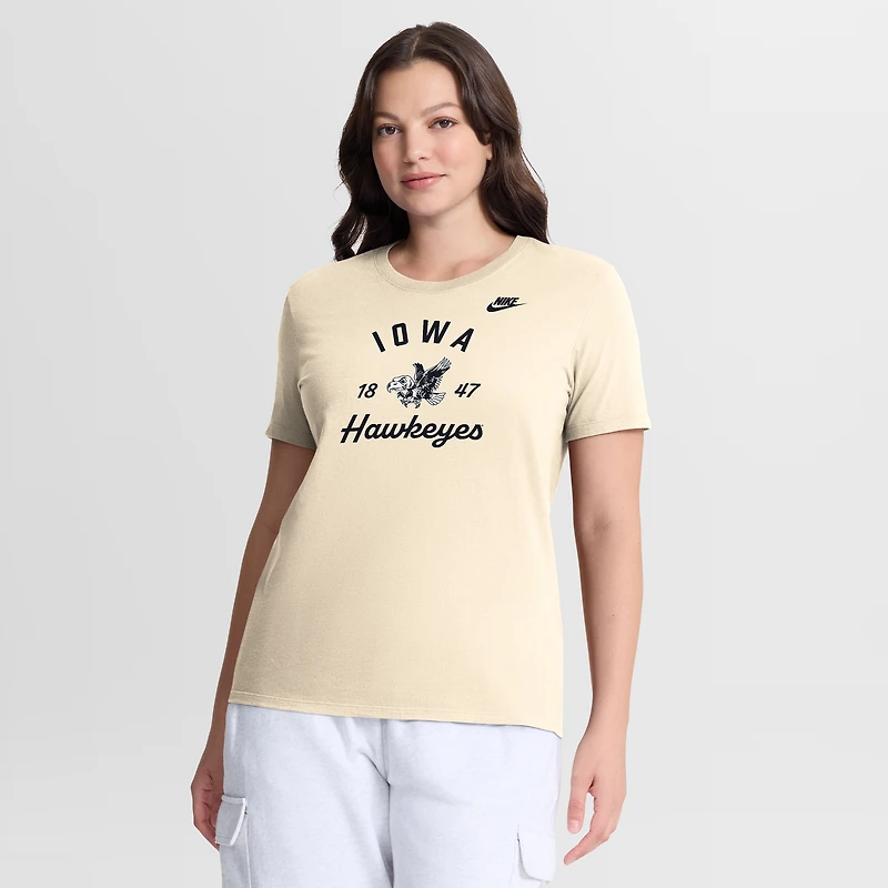 T-shirt Nike naturel pour femmes Iowa Hawkeyes Legacy Team Name