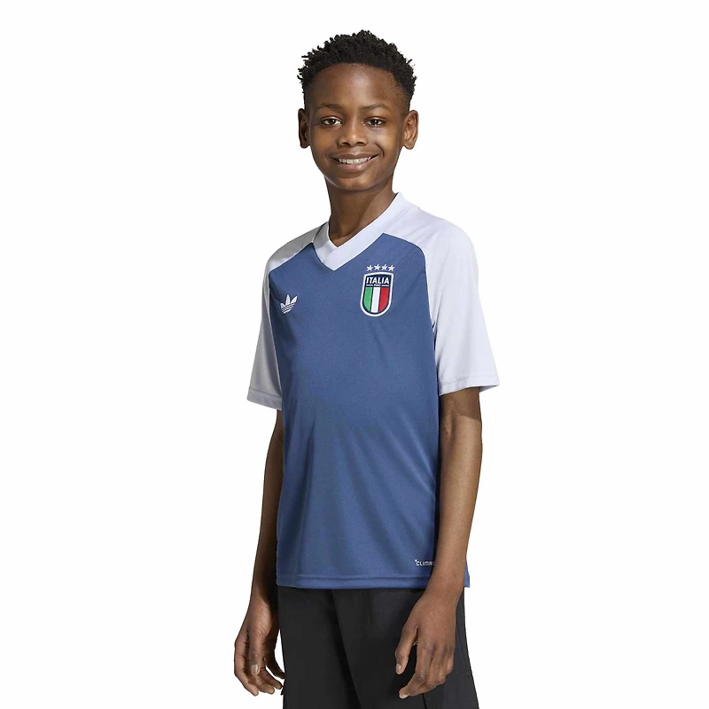 Maillot d'avant-match adidas bleu pour jeunes de l'équipe nationale d'Italie 2026