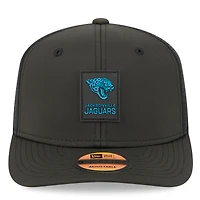 Casquette ajustable noire Jacksonville Jaguars 2025 Sideline 9SEVENTY Trucker pour homme de New Era