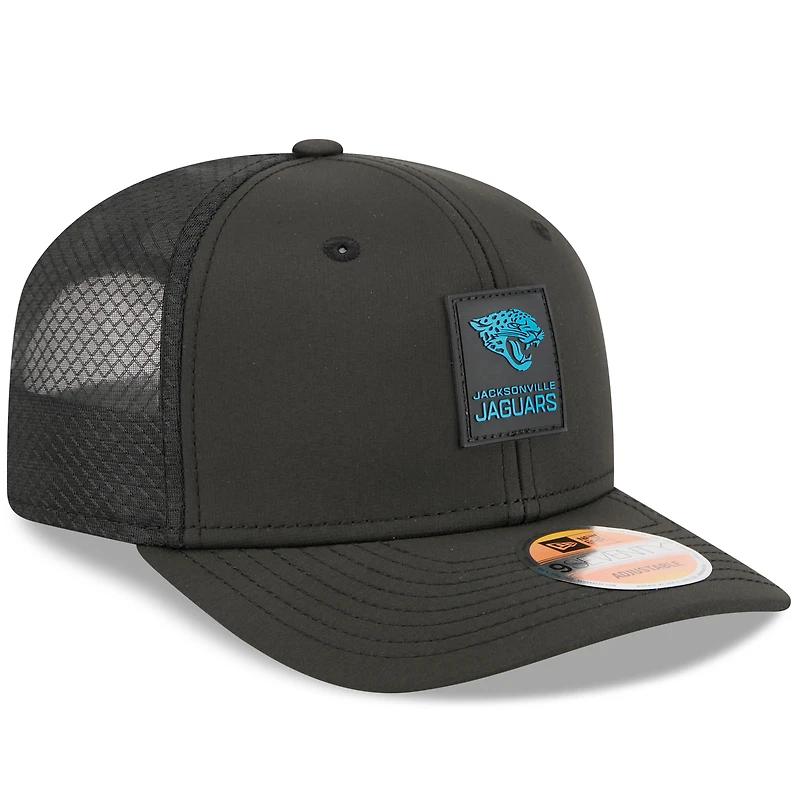 Casquette ajustable noire Jacksonville Jaguars 2025 Sideline 9SEVENTY Trucker pour homme de New Era