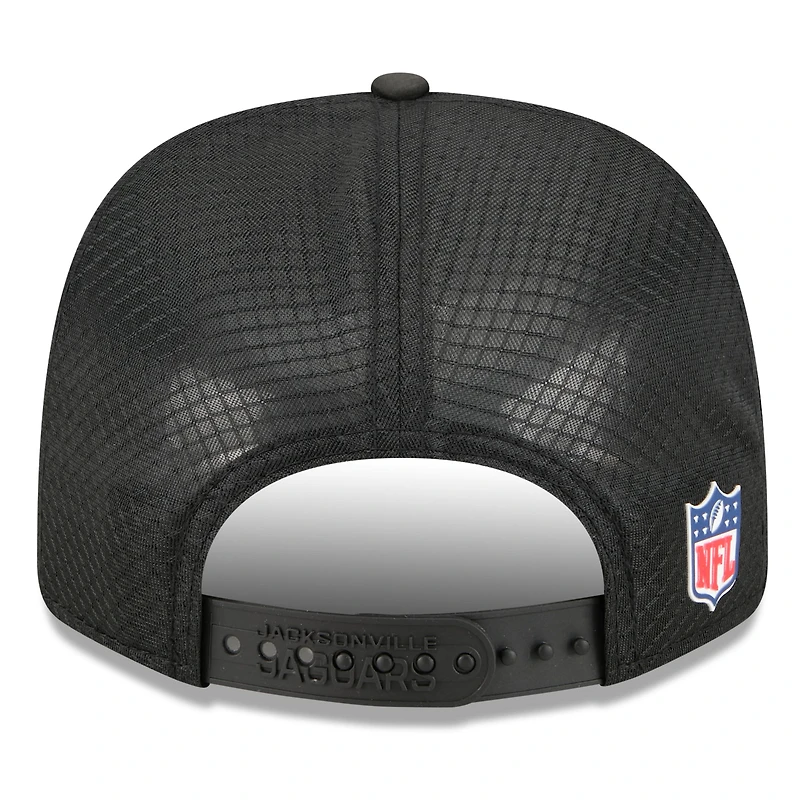 Casquette ajustable noire Jacksonville Jaguars 2025 Sideline 9SEVENTY Trucker pour homme de New Era