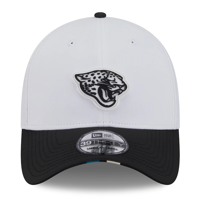 Men's New Era White/Black Jacksonville Jaguars 2025 NFL Training Camp 39THIRTY Flex Hat