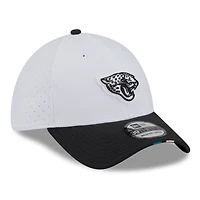 Men's New Era  White/Black Jacksonville Jaguars 2025 NFL Training Camp 39THIRTY Flex Hat
