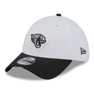 Men's New Era  White/Black Jacksonville Jaguars 2025 NFL Training Camp 39THIRTY Flex Hat