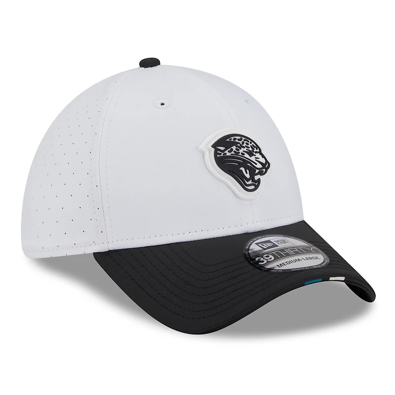 Men's New Era White/Black Jacksonville Jaguars 2025 NFL Training Camp Throwback Logo 39THIRTY Flex Hat