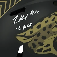 Casque Riddell Authentic 2025 Salute To Service, signé par Travis Hunter des Jaguars de Jacksonville, avec inscription « #2 Pick ».