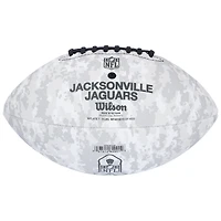 Ballon de football Wilson 2024 Salute To Service autographié par Travis Hunter, Jacksonville Jaguars