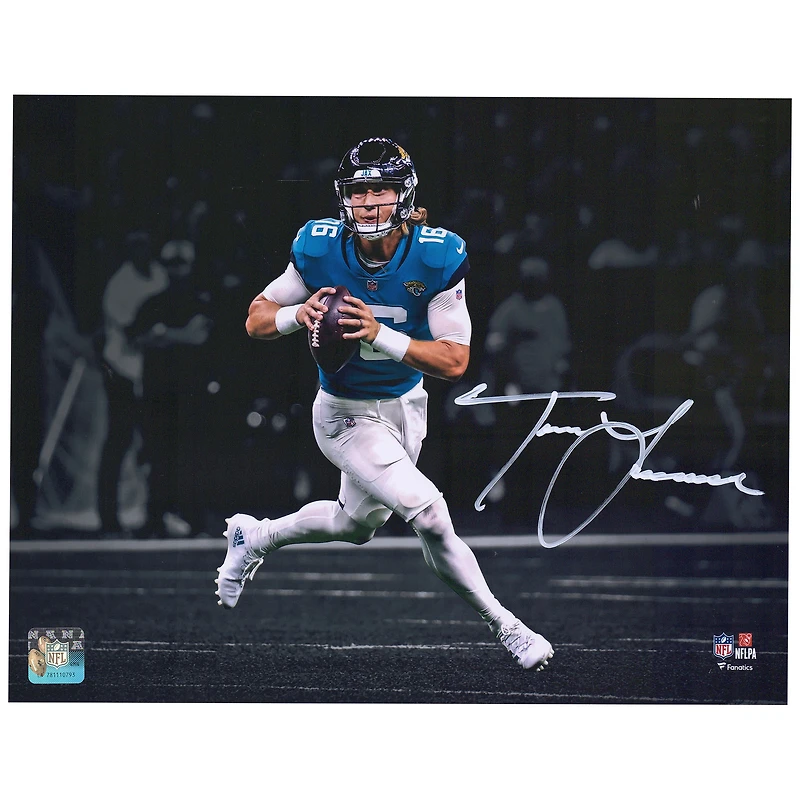 Photographie autographiée de Trevor Lawrence Jacksonville Jaguars 11" x 14 " Spotlight Roll Out