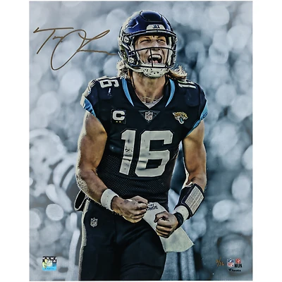 Photo dédicacée par Trevor Lawrence (Jacksonville Jaguars) - Format 40 x 50 cm - Signée à l'encre dorée - Édition limitée à 16 exemplaires