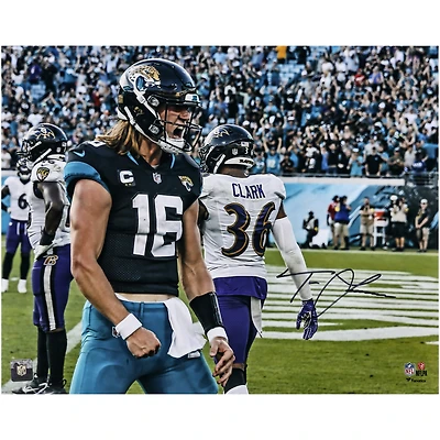 Photo du film Scream, dédicacée par Trevor Lawrence des Jaguars de Jacksonville (40,6 x 50,8 cm).