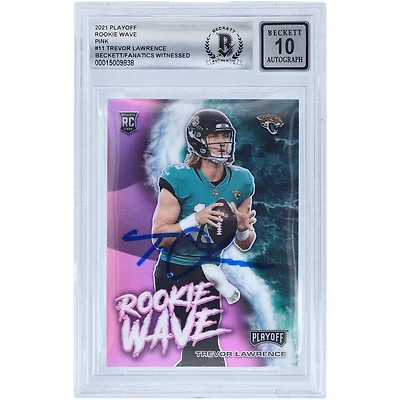 Carte de recrue autographiée de Trevor Lawrence (Jaguars de Jacksonville), série 2021 Panini Playoff Rookie Wave rose #RW-TLR, authentifiée par Beckett Fanatics Witnessed. Numéro 10.