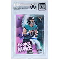 Carte de recrue autographiée de Trevor Lawrence (Jaguars de Jacksonville), série 2021 Panini Playoff Rookie Wave rose #RW-TLR, authentifiée par Beckett Fanatics Witnessed. Numéro 10.