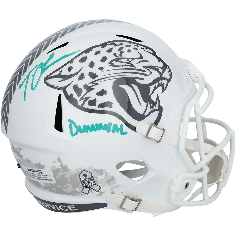Casque Riddell 2024 Salute To Service Speed ​​autographié par Trevor Lawrence des Jaguars de Jacksonville avec inscription « Duuuval »
