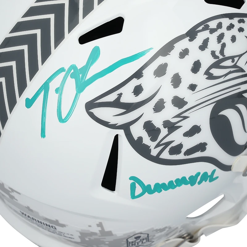 Casque Riddell 2024 Salute To Service Speed ​​autographié par Trevor Lawrence des Jaguars de Jacksonville avec inscription « Duuuval »
