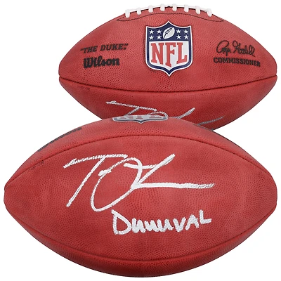 Ballon de football américain Wilson Duke en couleurs, autographié par Trevor Lawrence des Jaguars de Jacksonville, avec inscription « Duuuval ».
