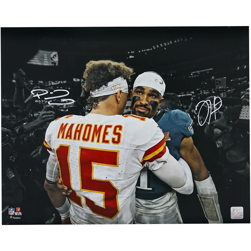 Photographie dédicacée de 40,6 x 50,8 cm par Jalen Hurts, Eagles de Philadelphie et Patrick Mahomes, Chiefs de Kansas City, Super Bowl LIX.