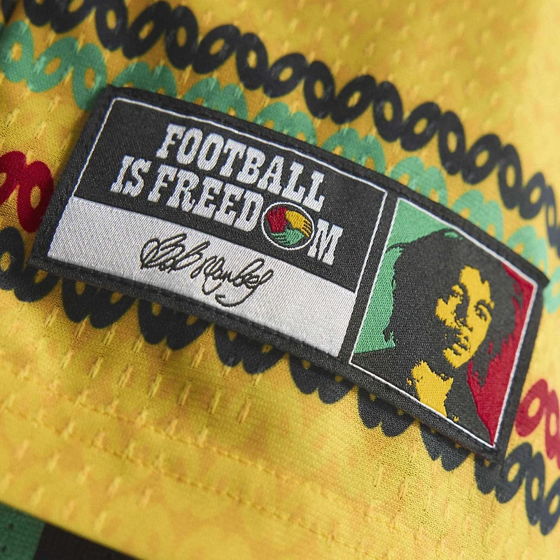Maillot domicile authentique adidas jaune de l'équipe nationale jamaïcaine 2026 pour hommes